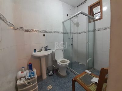 Casa à venda com 224m², 3 quartos, 1 suíte, 3 vagas no bairro Ipanema em Porto Alegre - Foto 22