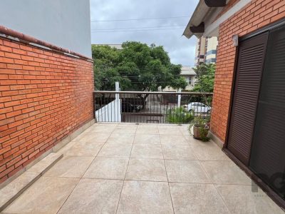 Casa à venda com 267m², 5 quartos, 2 suítes, 4 vagas no bairro Santana em Porto Alegre - Foto 17