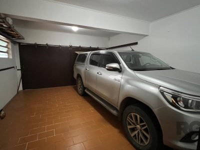 Casa à venda com 267m², 5 quartos, 2 suítes, 4 vagas no bairro Santana em Porto Alegre - Foto 15