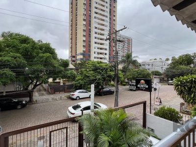 Casa à venda com 267m², 5 quartos, 2 suítes, 4 vagas no bairro Santana em Porto Alegre - Foto 18