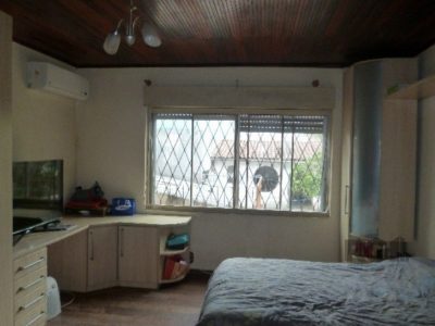 Casa à venda com 156m², 3 quartos, 1 suíte, 2 vagas no bairro Partenon em Porto Alegre - Foto 14