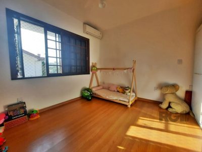 Casa à venda com 141m², 3 quartos, 1 suíte, 2 vagas no bairro Tristeza em Porto Alegre - Foto 21