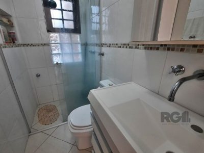 Casa à venda com 141m², 3 quartos, 1 suíte, 2 vagas no bairro Tristeza em Porto Alegre - Foto 25