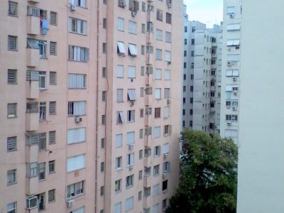 Apartamento à venda com 110m², 3 quartos, 1 vaga no bairro Centro em Porto Alegre - Foto 3