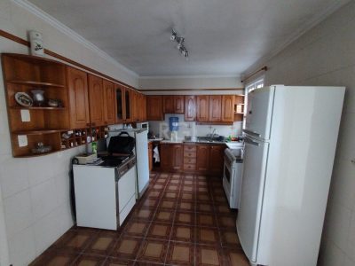 Casa à venda com 377m², 3 quartos, 2 suítes, 4 vagas no bairro Higienópolis em Porto Alegre - Foto 7