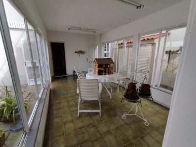 Casa à venda com 377m², 3 quartos, 2 suítes, 4 vagas no bairro Higienópolis em Porto Alegre - Foto 12