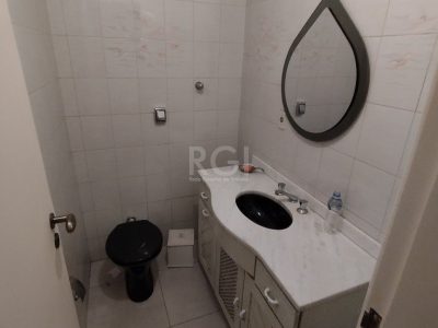 Casa à venda com 377m², 3 quartos, 2 suítes, 4 vagas no bairro Higienópolis em Porto Alegre - Foto 17