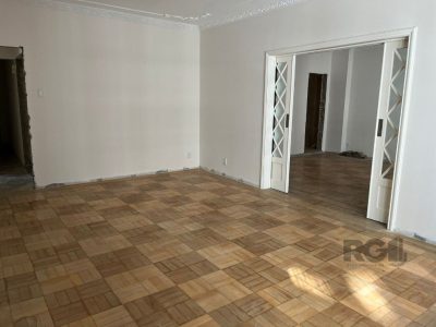 Apartamento à venda com 175m², 3 quartos, 1 suíte, 1 vaga no bairro Independência em Porto Alegre - Foto 4