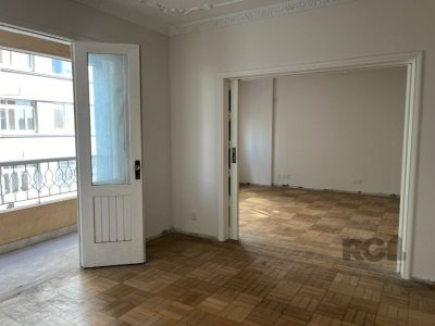 Apartamento à venda com 175m², 3 quartos, 1 suíte, 1 vaga no bairro Independência em Porto Alegre - Foto 3