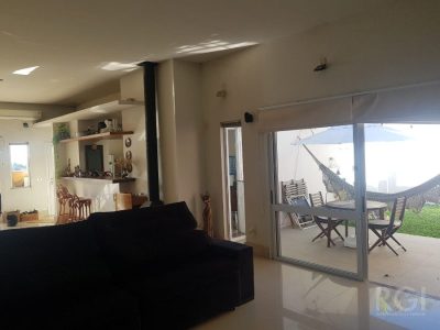 Casa à venda com 200m², 4 quartos, 1 suíte, 4 vagas no bairro Santa Tereza em Porto Alegre - Foto 27