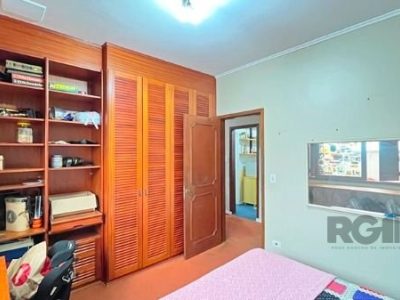 Casa à venda com 320m², 5 quartos, 3 suítes, 8 vagas no bairro Ipanema em Porto Alegre - Foto 18