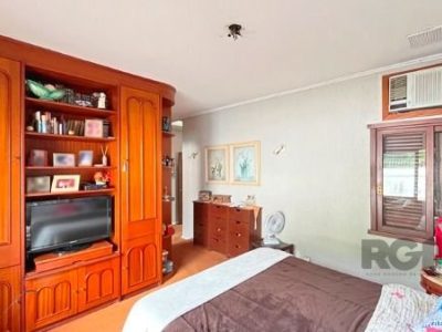 Casa à venda com 320m², 5 quartos, 3 suítes, 8 vagas no bairro Ipanema em Porto Alegre - Foto 31