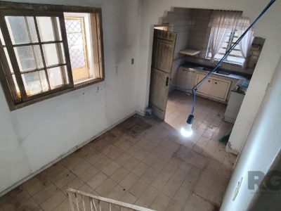 Casa à venda com 174m², 4 quartos, 3 vagas no bairro Santo Antônio em Porto Alegre - Foto 17