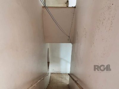 Casa à venda com 174m², 4 quartos, 3 vagas no bairro Santo Antônio em Porto Alegre - Foto 18