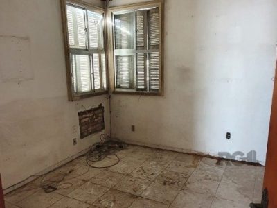 Casa à venda com 174m², 4 quartos, 3 vagas no bairro Santo Antônio em Porto Alegre - Foto 21