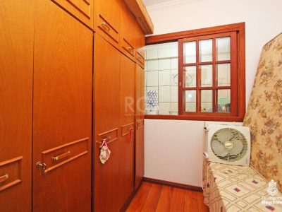 Casa à venda com 245m², 5 quartos, 3 vagas no bairro Jardim Itu em Porto Alegre - Foto 11