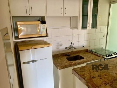 Apartamento à venda com 72m², 3 quartos, 1 suíte, 1 vaga no bairro Petrópolis em Porto Alegre - Foto 13