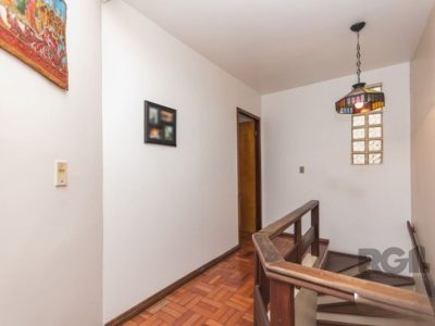 Casa à venda com 229m², 3 quartos, 1 suíte, 2 vagas no bairro Jardim Botânico em Porto Alegre - Foto 10