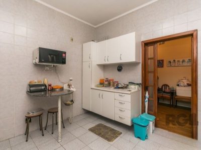 Casa à venda com 229m², 3 quartos, 1 suíte, 2 vagas no bairro Jardim Botânico em Porto Alegre - Foto 21