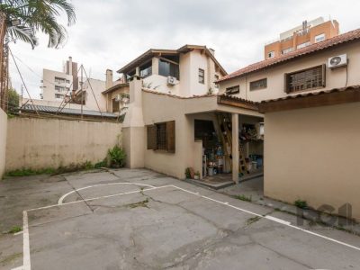 Casa à venda com 229m², 3 quartos, 1 suíte, 2 vagas no bairro Jardim Botânico em Porto Alegre - Foto 24