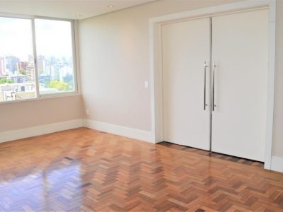 Apartamento à venda com 147m², 2 quartos, 1 suíte, 1 vaga no bairro Moinhos de Vento em Porto Alegre - Foto 3