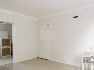 Apartamento à venda com 110m², 3 quartos, 1 suíte, 1 vaga no bairro Petrópolis em Porto Alegre - Foto 2