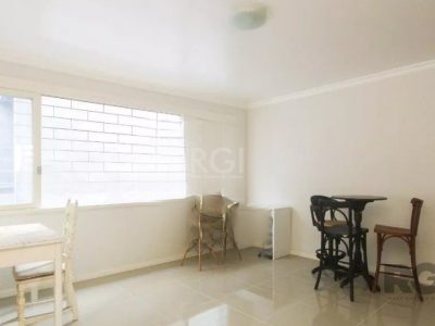 Apartamento à venda com 110m², 3 quartos, 1 suíte, 1 vaga no bairro Petrópolis em Porto Alegre - Foto 11