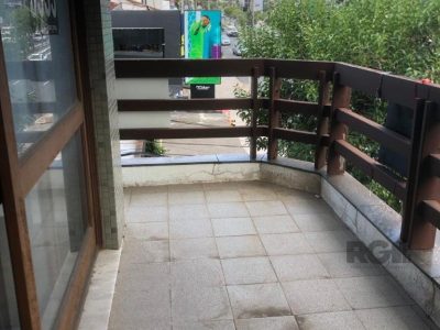 Apartamento à venda com 161m², 4 quartos, 1 suíte, 1 vaga no bairro Chácara das Pedras em Porto Alegre - Foto 2