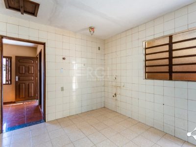 Casa à venda com 200m², 3 quartos, 1 suíte, 2 vagas no bairro Jardim Itu em Porto Alegre - Foto 33