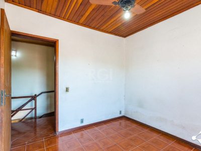 Casa à venda com 200m², 3 quartos, 1 suíte, 2 vagas no bairro Jardim Itu em Porto Alegre - Foto 21