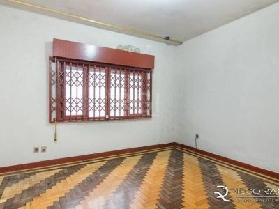 Casa à venda com 334m², 5 quartos, 1 suíte, 8 vagas no bairro Menino Deus em Porto Alegre - Foto 15