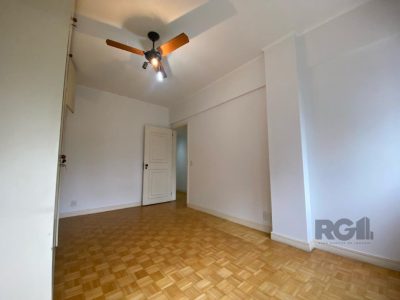 Apartamento à venda com 132m², 4 quartos, 1 suíte, 2 vagas no bairro Independência em Porto Alegre - Foto 9