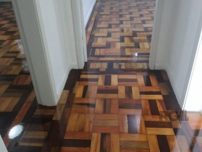 Apartamento à venda com 77m², 2 quartos no bairro Moinhos de Vento em Porto Alegre - Foto 4