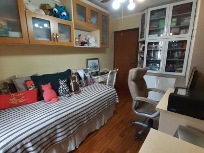 Casa à venda com 257m², 3 quartos, 2 suítes, 4 vagas no bairro Ipanema em Porto Alegre - Foto 20