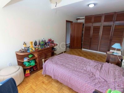 Casa à venda com 349m², 4 quartos, 1 suíte, 3 vagas no bairro Tristeza em Porto Alegre - Foto 24