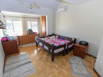 Casa à venda com 349m², 4 quartos, 1 suíte, 3 vagas no bairro Tristeza em Porto Alegre - Foto 27