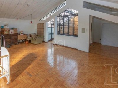 Casa à venda com 349m², 4 quartos, 1 suíte, 3 vagas no bairro Tristeza em Porto Alegre - Foto 35