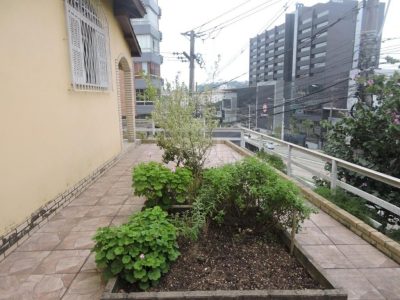 Casa à venda com 400m², 7 quartos, 1 suíte, 2 vagas no bairro Glória em Porto Alegre - Foto 3