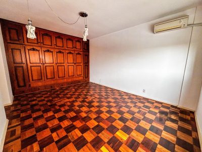 Apartamento à venda com 202m², 3 quartos, 1 suíte, 1 vaga no bairro Centro em Porto Alegre - Foto 2