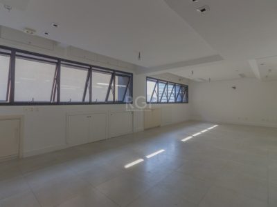 Conjunto/Sala à venda com 36m², 1 vaga no bairro Rio Branco em Porto Alegre - Foto 2