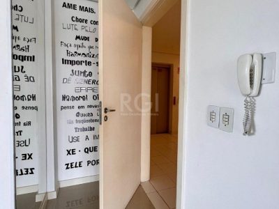 Apartamento à venda com 84m², 3 quartos, 1 suíte, 1 vaga no bairro Jardim Botânico em Porto Alegre - Foto 10