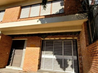 Casa à venda com 304m², 4 quartos, 1 suíte, 2 vagas no bairro Rio Branco em Porto Alegre - Foto 2