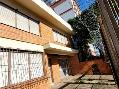 Casa à venda com 304m², 4 quartos, 1 suíte, 2 vagas no bairro Rio Branco em Porto Alegre - Foto 3