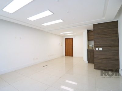 Conjunto/Sala à venda com 37m² no bairro Praia de Belas em Porto Alegre - Foto 2