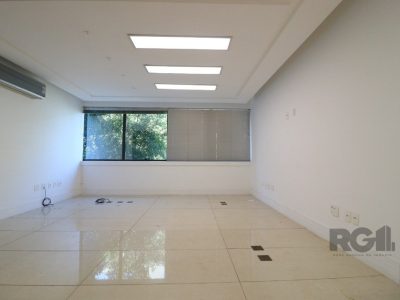 Conjunto/Sala à venda com 37m² no bairro Praia de Belas em Porto Alegre - Foto 3