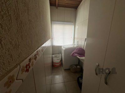 Casa à venda com 244m², 3 quartos, 1 suíte, 2 vagas no bairro Ipanema em Porto Alegre - Foto 4