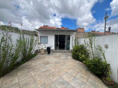 Casa à venda com 244m², 3 quartos, 1 suíte, 2 vagas no bairro Ipanema em Porto Alegre - Foto 7