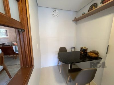 Casa à venda com 244m², 3 quartos, 1 suíte, 2 vagas no bairro Ipanema em Porto Alegre - Foto 9