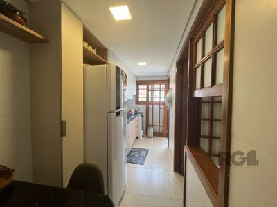 Casa à venda com 244m², 3 quartos, 1 suíte, 2 vagas no bairro Ipanema em Porto Alegre - Foto 10