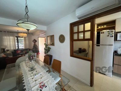 Casa à venda com 244m², 3 quartos, 1 suíte, 2 vagas no bairro Ipanema em Porto Alegre - Foto 13